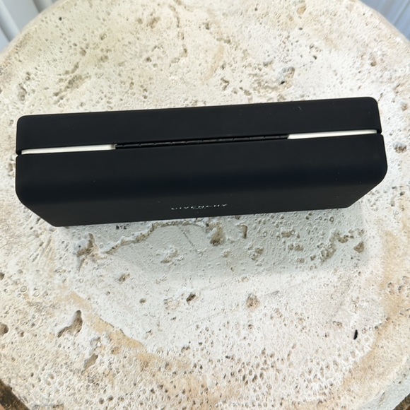 GIVENCHY PARIS eyeglass case - Picture 4 of 7